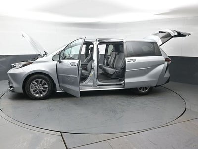 2023 Toyota Sienna XLE 8 Passenger