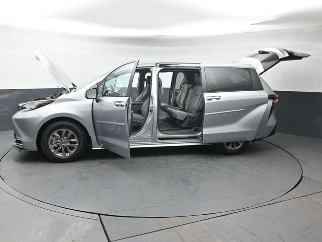 2023 Toyota Sienna XLE 8 Passenger
