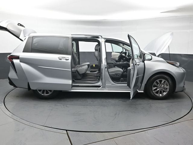 2023 Toyota Sienna XLE 8 Passenger