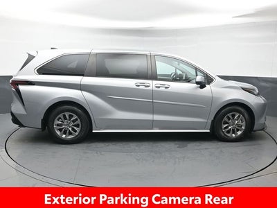 2023 Toyota Sienna XLE 8 Passenger
