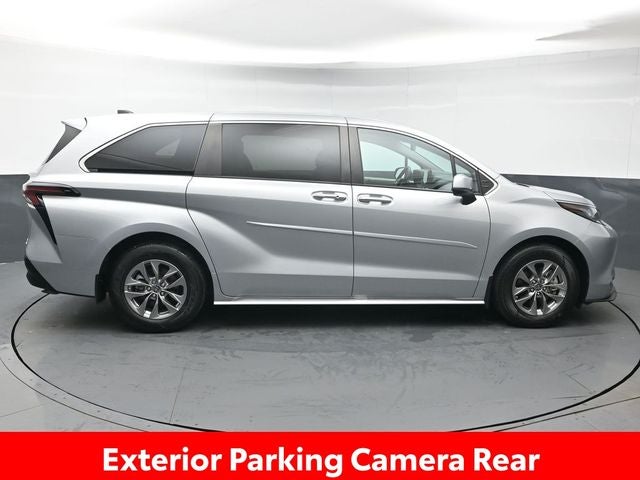 2023 Toyota Sienna XLE 8 Passenger