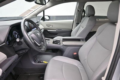 2023 Toyota Sienna XLE 8 Passenger