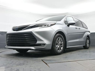 2023 Toyota Sienna XLE 8 Passenger