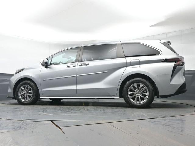 2023 Toyota Sienna XLE 8 Passenger