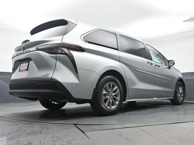 2023 Toyota Sienna XLE 8 Passenger