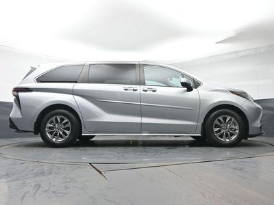 2023 Toyota Sienna XLE 8 Passenger