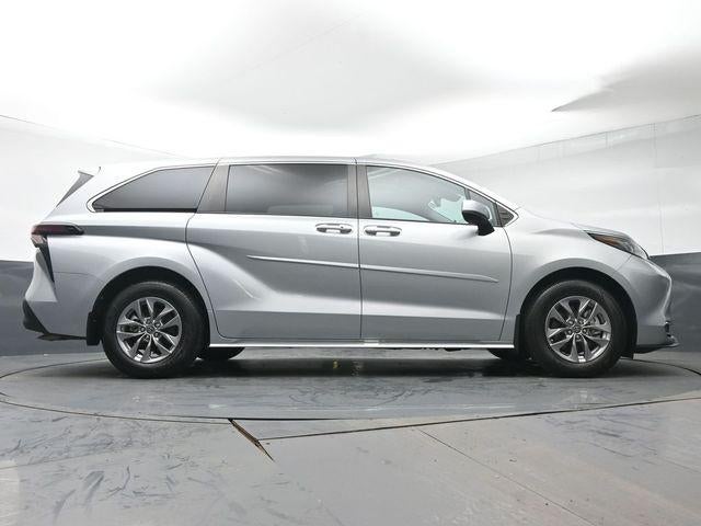 2023 Toyota Sienna XLE 8 Passenger