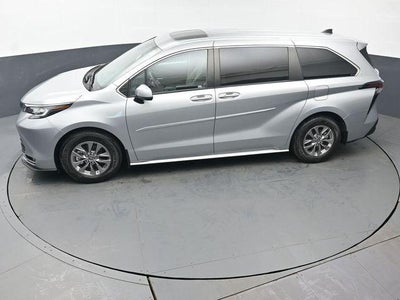 2023 Toyota Sienna XLE 8 Passenger