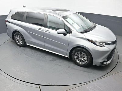 2023 Toyota Sienna XLE 8 Passenger