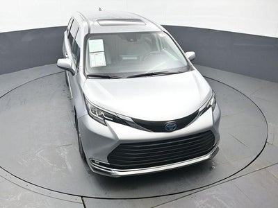 2023 Toyota Sienna XLE 8 Passenger