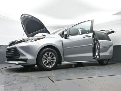 2023 Toyota Sienna XLE 8 Passenger