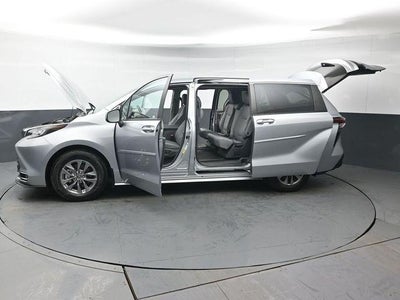 2023 Toyota Sienna XLE 8 Passenger
