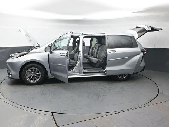 2023 Toyota Sienna XLE 8 Passenger
