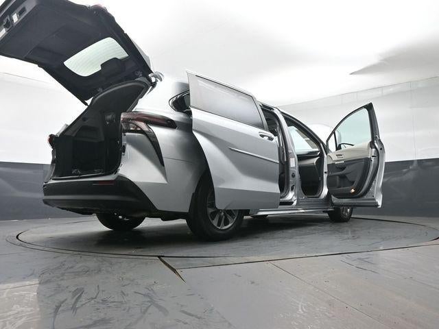 2023 Toyota Sienna XLE 8 Passenger