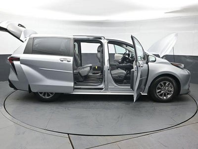 2023 Toyota Sienna XLE 8 Passenger