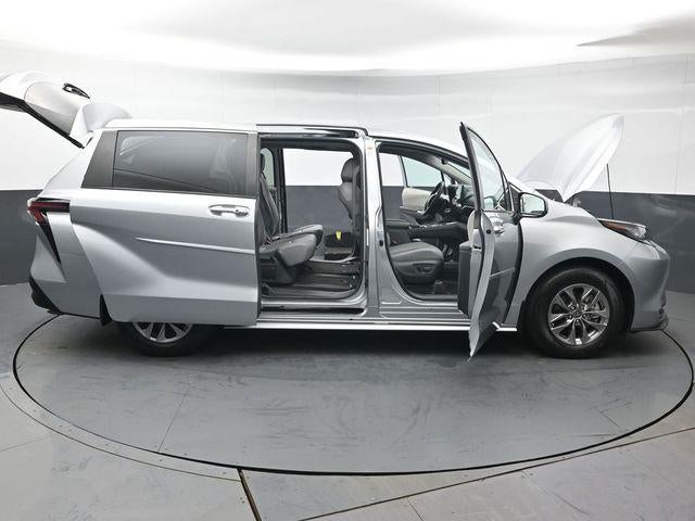 2023 Toyota Sienna XLE 8 Passenger