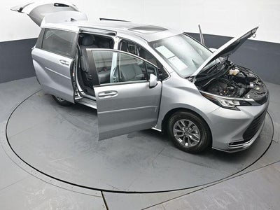 2023 Toyota Sienna XLE 8 Passenger