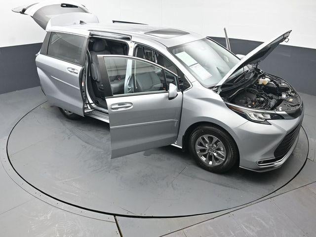 2023 Toyota Sienna XLE 8 Passenger