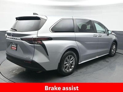 2023 Toyota Sienna XLE 8 Passenger