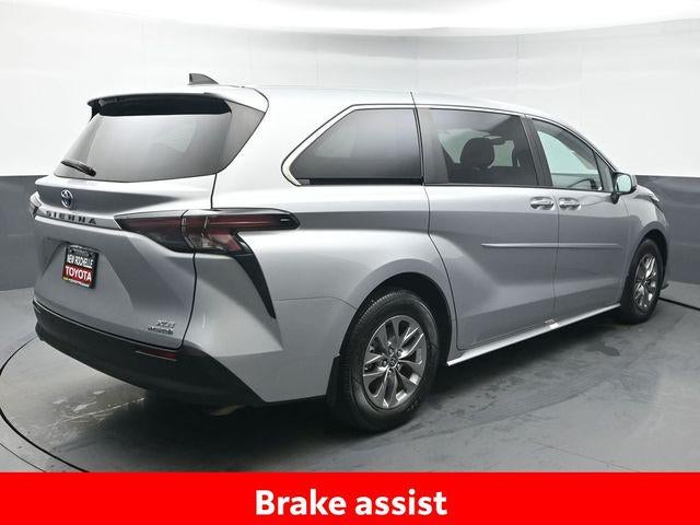 2023 Toyota Sienna XLE 8 Passenger