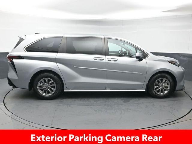 2023 Toyota Sienna XLE 8 Passenger