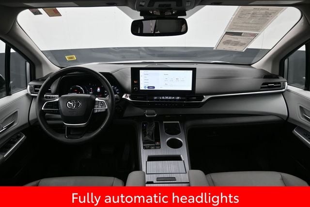 2025 Toyota Sienna XLE 8 Passenger