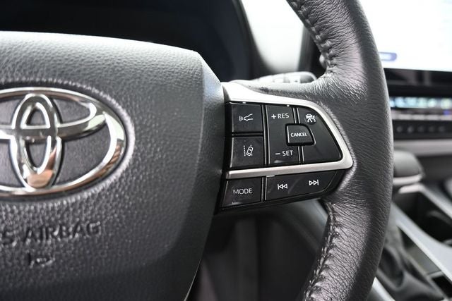 2025 Toyota Sienna XLE 8 Passenger