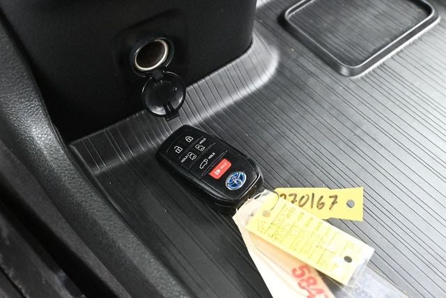 2025 Toyota Sienna XLE 8 Passenger