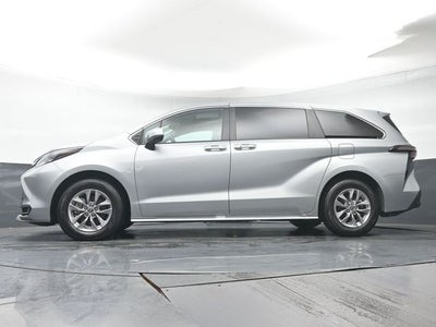 2025 Toyota Sienna XLE 8 Passenger