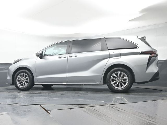 2025 Toyota Sienna XLE 8 Passenger