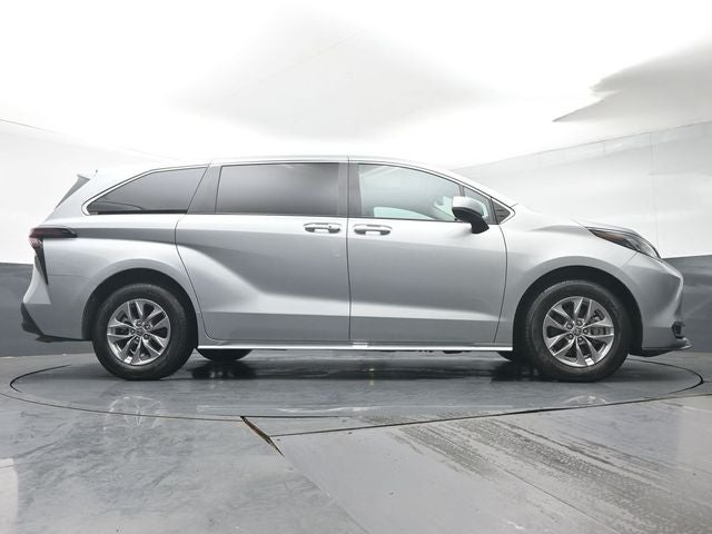 2025 Toyota Sienna XLE 8 Passenger