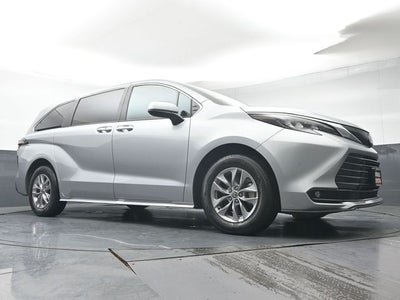 2025 Toyota Sienna XLE 8 Passenger