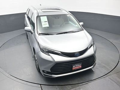 2025 Toyota Sienna XLE 8 Passenger