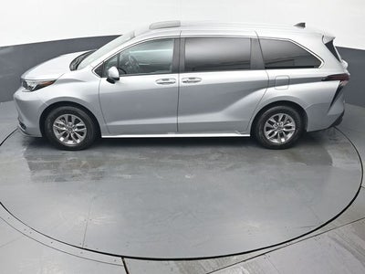 2025 Toyota Sienna XLE 8 Passenger