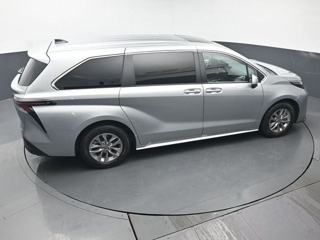 2025 Toyota Sienna XLE 8 Passenger