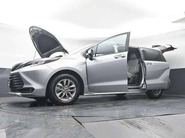 2025 Toyota Sienna XLE 8 Passenger