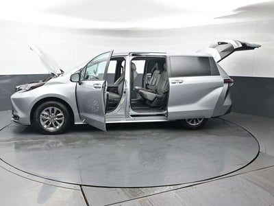 2025 Toyota Sienna XLE 8 Passenger
