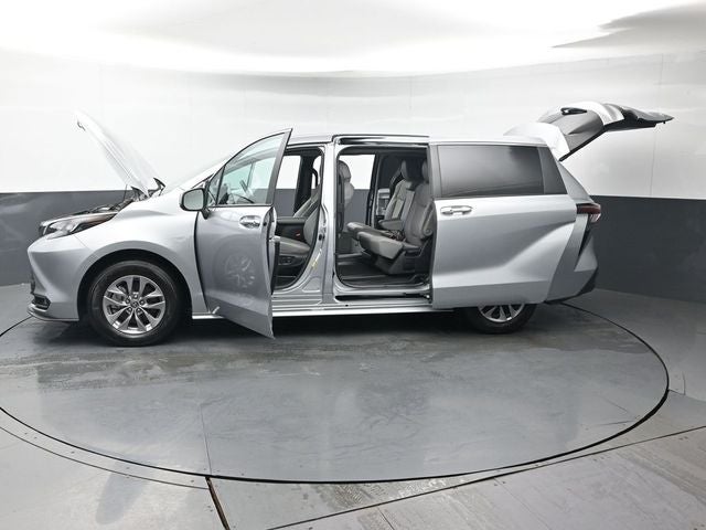 2025 Toyota Sienna XLE 8 Passenger