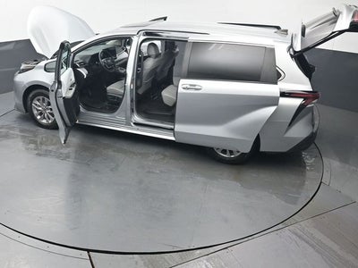 2025 Toyota Sienna XLE 8 Passenger