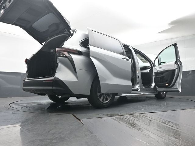2025 Toyota Sienna XLE 8 Passenger