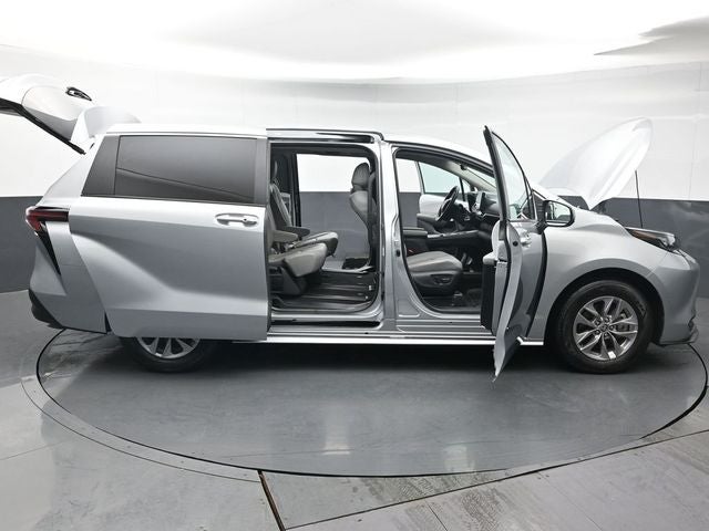 2025 Toyota Sienna XLE 8 Passenger