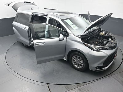 2025 Toyota Sienna XLE 8 Passenger