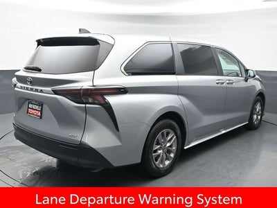 2025 Toyota Sienna XLE 8 Passenger
