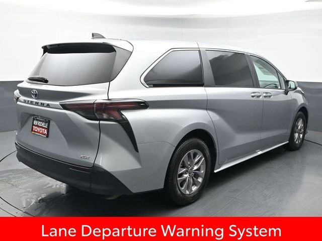 2025 Toyota Sienna XLE 8 Passenger