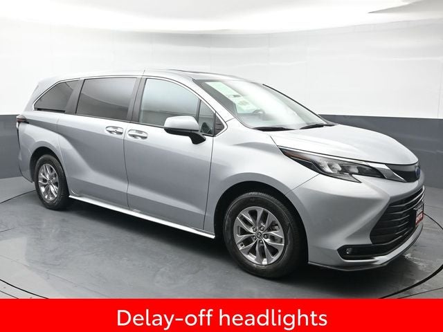 2025 Toyota Sienna XLE 8 Passenger