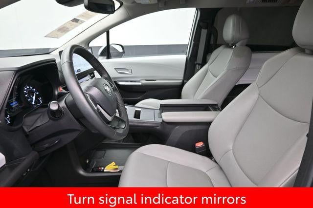 2025 Toyota Sienna XLE 8 Passenger