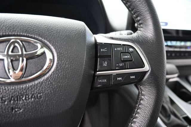 2025 Toyota Sienna XLE 8 Passenger