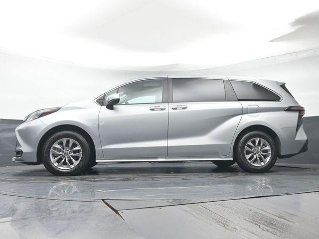 2025 Toyota Sienna XLE 8 Passenger