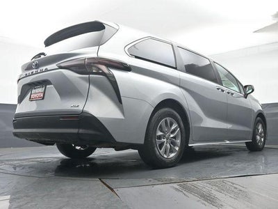 2025 Toyota Sienna XLE 8 Passenger