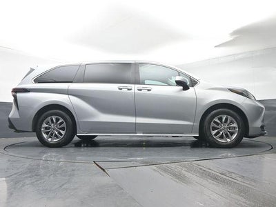 2025 Toyota Sienna XLE 8 Passenger